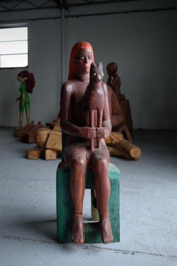 Egypťanka, 1986, kolorované dřevo, výška 160 cm
