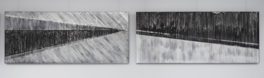 Miroslava Ptáčková, Day and Night, 75x180cm (x2), leptané zrcadlo, ručně škrábané, barva, 2023, foto Aleš Kosina, Muzeum skla a bižuterie v Jablonci nad Nisou