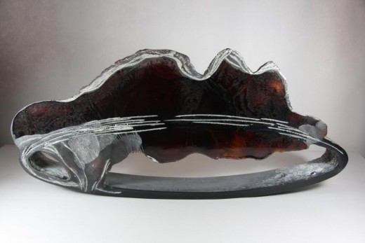 Červený mrak, 2013, tavené sklo, broušené, ryté, 45 x 96 x 12,5 cm